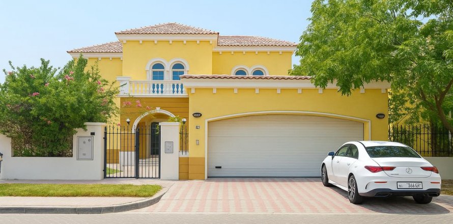 Villa de 3 dormitorios en Dubai, UAE No. 103870