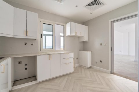 5 bedrooms Villa in Palm Jumeirah, UAE No. 88133 16