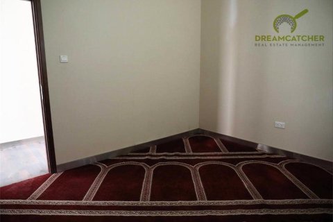 Commercial property de 699.9m² en Cornich Ras Al Khaima, UAE No. 75256 9
