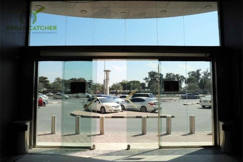 Commercial property de 699.9m² en Cornich Ras Al Khaima, UAE No. 75256 14