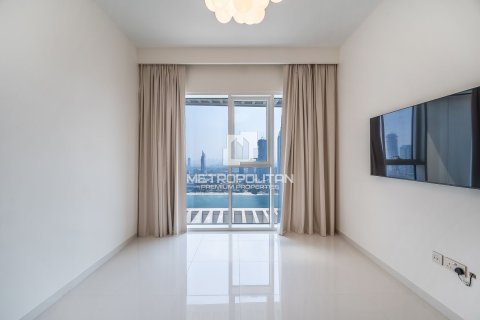 Квартира с 2 спальнями в EMAAR Beachfront, ОАЭ №62136 21