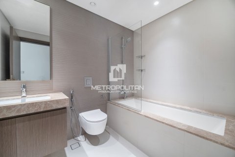 Квартира с 2 спальнями в EMAAR Beachfront, ОАЭ №62136 18