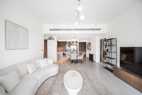 Квартира с 2 спальнями в EMAAR Beachfront, ОАЭ №62136 13