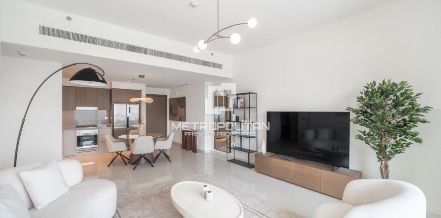 Квартира с 2 спальнями в EMAAR Beachfront, ОАЭ №62136