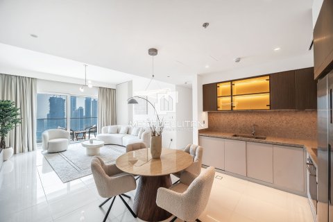 Квартира с 2 спальнями в EMAAR Beachfront, ОАЭ №62136 15