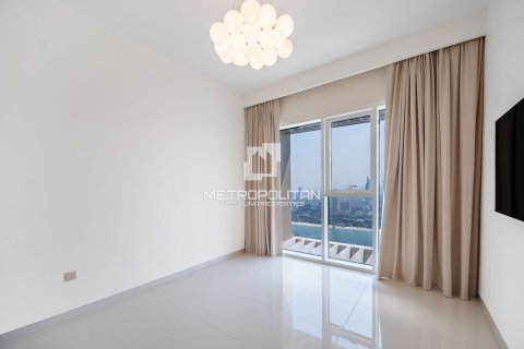 Квартира с 2 спальнями в EMAAR Beachfront, ОАЭ №62136 20