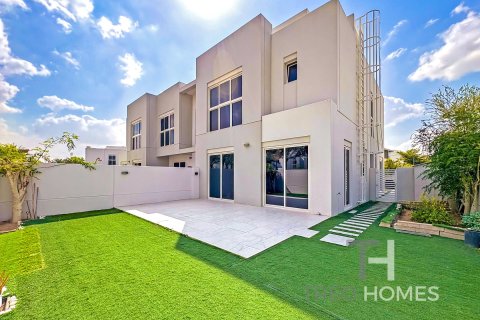 Townhouse de 4 dormitorios en Mudon, UAE No. 81793 1