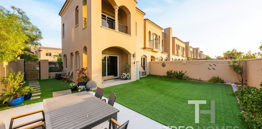 Townhouse de 3 dormitorios en Bella Casa, UAE No. 81792