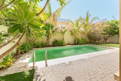 Вилла с 4 спальнями в Jumeirah Park, ОАЭ №91670 21
