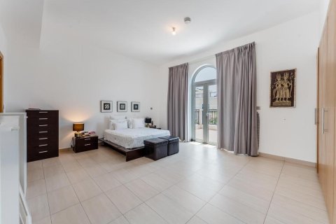 Вилла с 4 спальнями в Jumeirah Park, ОАЭ №91670 16