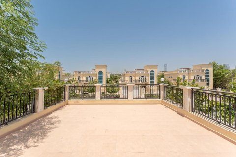 Вилла с 4 спальнями в Jumeirah Park, ОАЭ №91670 8
