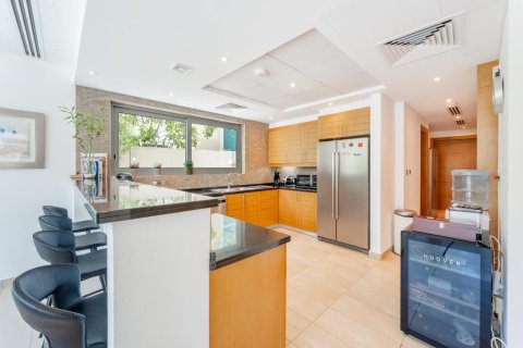 Вилла с 4 спальнями в Jumeirah Park, ОАЭ №91670 24