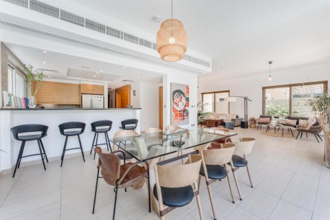 Вилла с 4 спальнями в Jumeirah Park, ОАЭ №91670 25