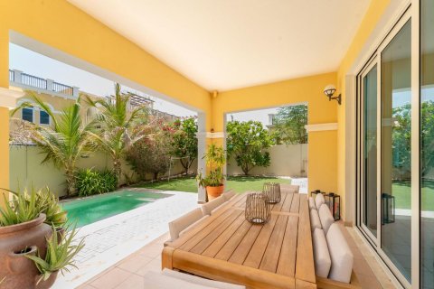Вилла с 4 спальнями в Jumeirah Park, ОАЭ №91670 22
