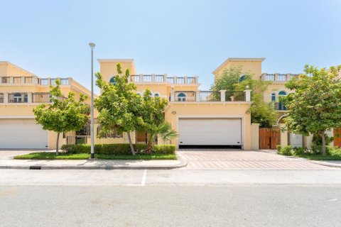 Вилла с 4 спальнями в Jumeirah Park, ОАЭ №91670 2