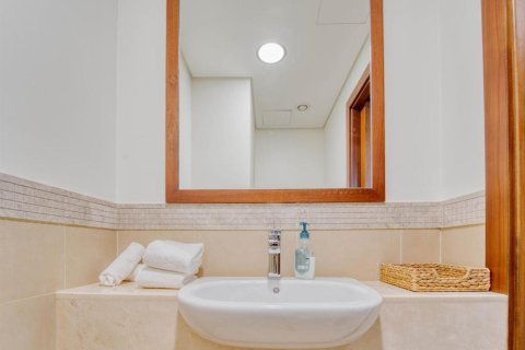 Apartment de 2 dormitorios en Burj Vista, UAE No. 88418 5