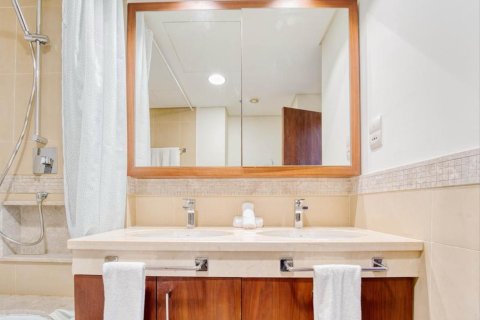 Apartment de 2 dormitorios en Burj Vista, UAE No. 88418 3