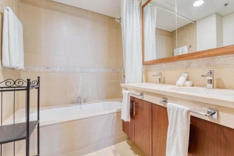 Apartment de 2 dormitorios en Burj Vista, UAE No. 88418 10