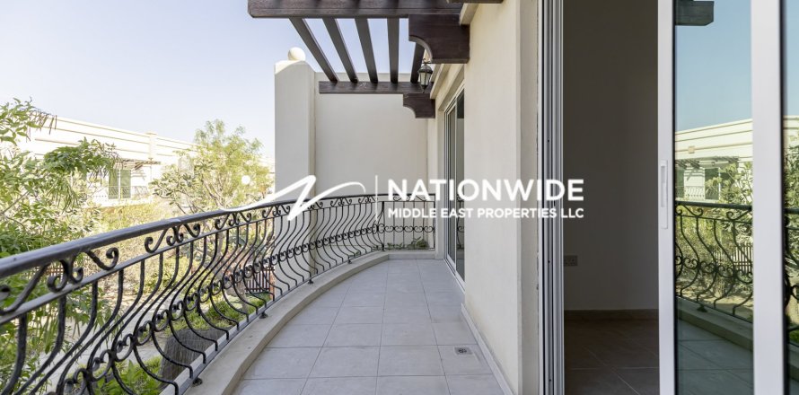 Villa de 3 chambres à Abu Dhabi, UAE No. 99222