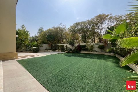 Villa de 4 dormitorios  No. 106377 16