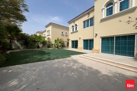 Villa de 4 dormitorios  No. 106377 10