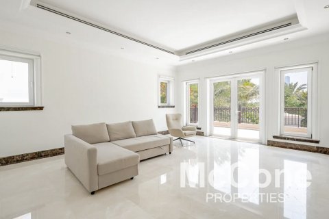 5 bedrooms Villa in Emirates Hills, UAE No. 74490 15