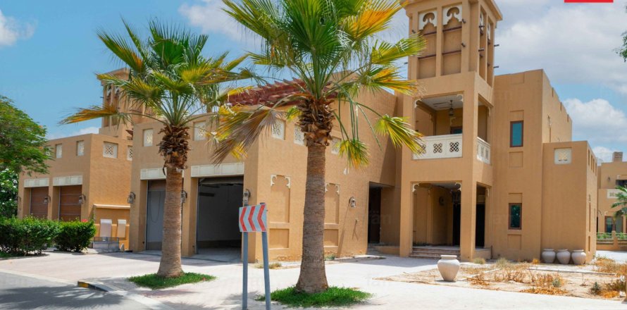 Villa de 5 dormitorios en Al Furjan, UAE No. 100807