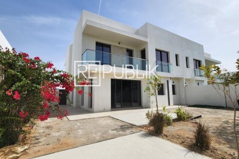 4 bedrooms Villa in ASPENS Yas Island, UAE No. 96725 2