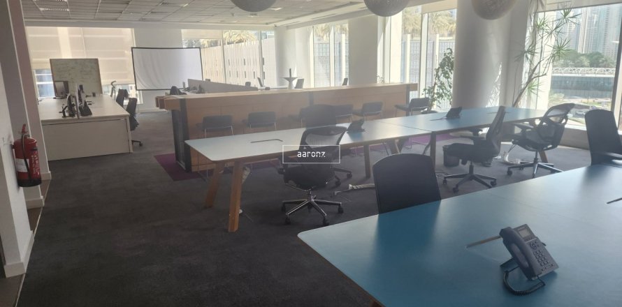 539.2m² Office in Downtown Dubai (Downtown Burj Dubai), UAE No. 102289