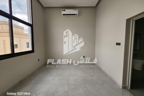 4 bedrooms Villa in Khuzam, UAE No. 88574 12