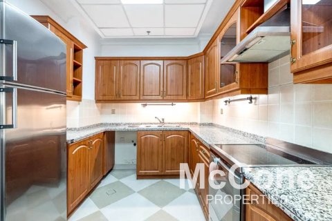 Apartment de 2 dormitorios en The Crescent, UAE No. 74291 4