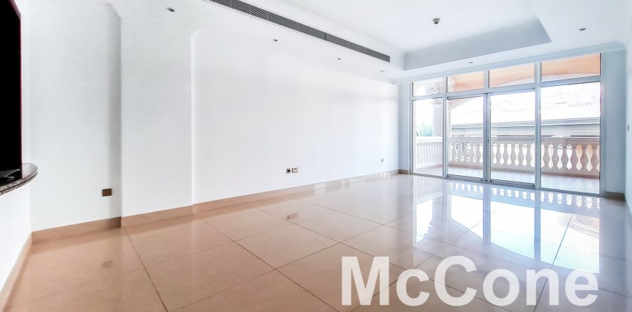 Apartment de 2 dormitorios en The Crescent, UAE No. 74291