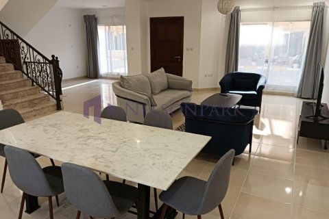 4 bedrooms Villa in Doha, Qatar No. 57949 3