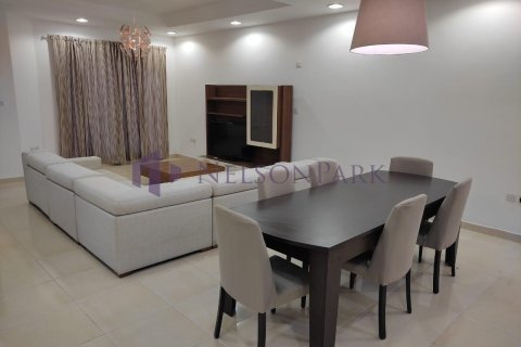 4 bedrooms Villa in Doha, Qatar No. 57949 8