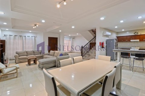 4 bedrooms Villa in Doha, Qatar No. 57949 6