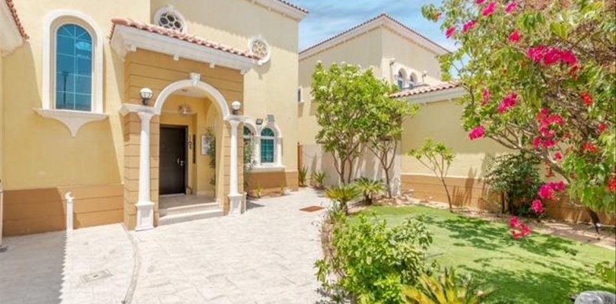 Villa de 3 dormitorios en Legacy, UAE No. 90667