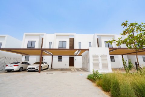 Townhouse de 2 dormitorios en Al Ghadeer 2, UAE No. 79425 1