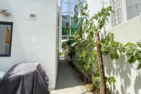 Townhouse de 2 dormitorios en Al Ghadeer 2, UAE No. 79425 25