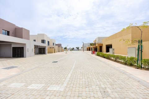 Commercial property de 2 dormitorios en Ghantoot, UAE No. 79996 4