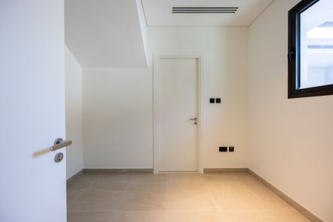 Commercial property de 2 dormitorios en Ghantoot, UAE No. 79996 14
