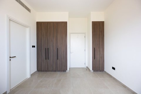 Commercial property de 2 dormitorios en Ghantoot, UAE No. 79996 13