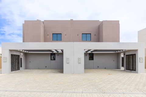 Commercial property de 2 dormitorios en Ghantoot, UAE No. 79996 2