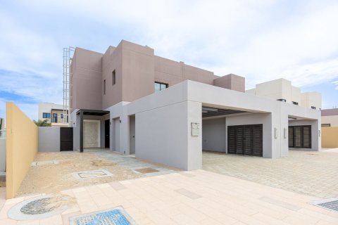 Commercial property de 2 dormitorios en Ghantoot, UAE No. 79996 6