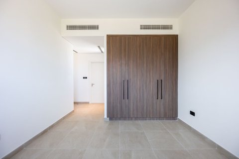 Commercial property de 2 dormitorios en Ghantoot, UAE No. 79996 8