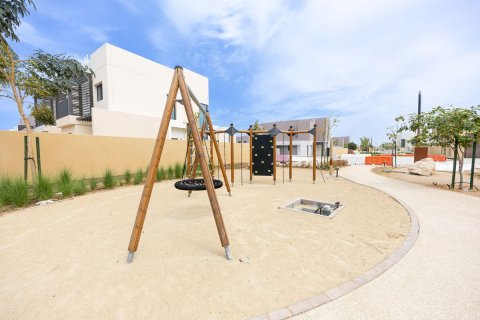 Commercial property de 2 dormitorios en Ghantoot, UAE No. 79996 10