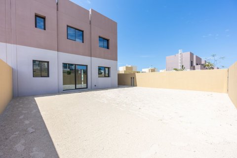 Commercial property de 2 dormitorios en Ghantoot, UAE No. 79996 17
