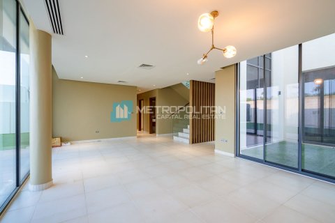 Commercial property de 5 dormitorios en  Yas Island, UAE No. 79995 5