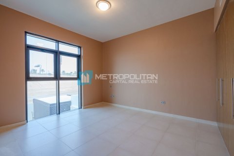 Commercial property de 5 dormitorios en  Yas Island, UAE No. 79995 14