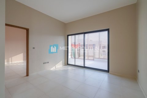 Commercial property de 5 dormitorios en  Yas Island, UAE No. 79995 21
