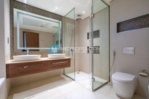 Commercial property de 5 dormitorios en  Yas Island, UAE No. 79995 28